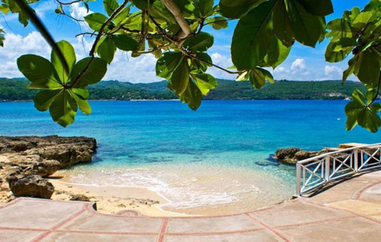 Sea Grapes Air-Conditioned 6-Bedroom Home With Cottage Discovery Bay Exterior foto
